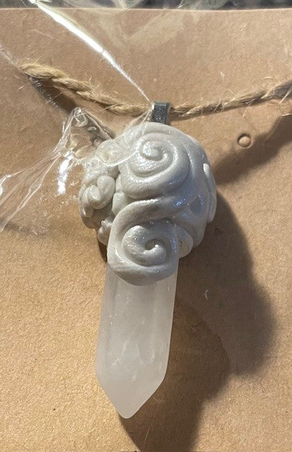Quartz necklace with goddess sign